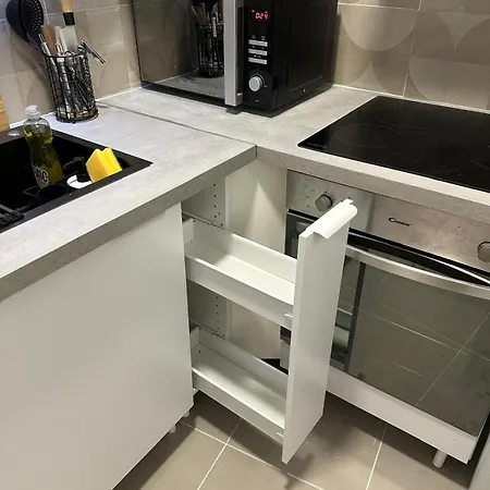 Entier En Coeur De Pansiyon Sète